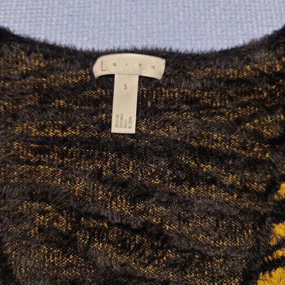 Leith Fuzzy Tiger Striped Top - Picture 6 of 7
